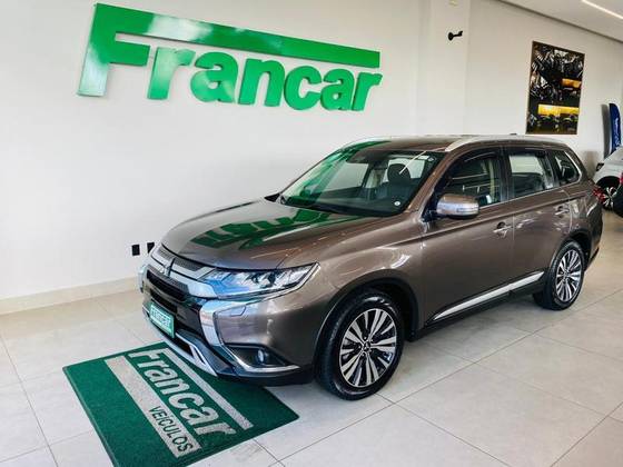 MITSUBISHI OUTLANDER 2.2 MIVEC DI-D DIESEL HPE-S AWD AUTOMÁTICO MITSUBISHI OUTLANDER 2.2 MIVEC DI-D DIESEL HPE-S AWD AUTOMÁTICO